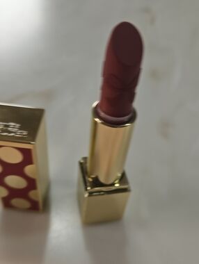 Estee Lauder Matte Lipstick - Velvet Ribbon